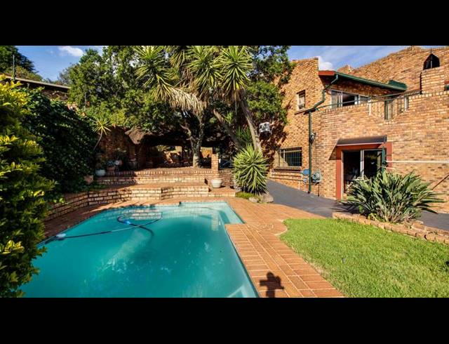6 BEDROOM HOUSE FOR SALE IN HELDERKRUIN VIEW